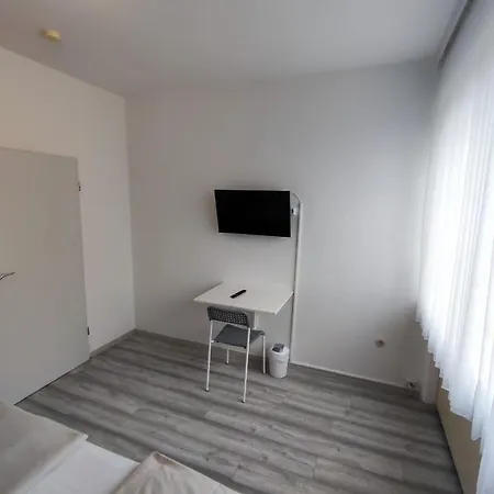 Gaestehaus Am Bahnhof فندق *