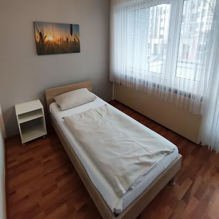 Gaestehaus Am Bahnhof فيشتا