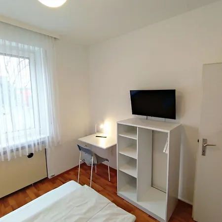 Gaestehaus Am Bahnhof فندق فيشتا